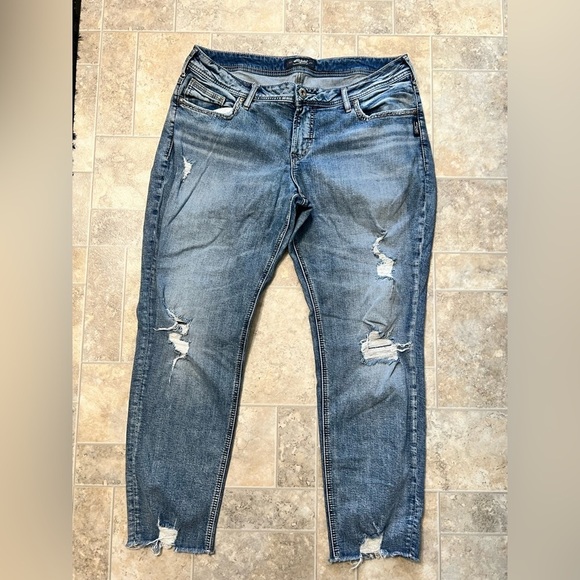 Silver Jeans Denim - Women’s silver jeans Sam distressed 14/27